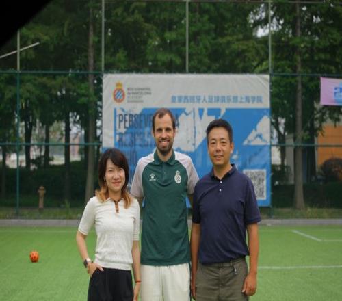 真烧钱建站!美国加州新建超充桩 每台可申请10万美元补贴
